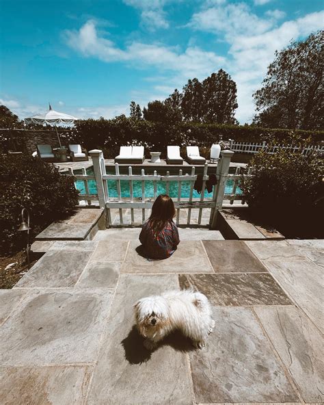 Kate Hudson poses topless by the pool: Suns out, buns out